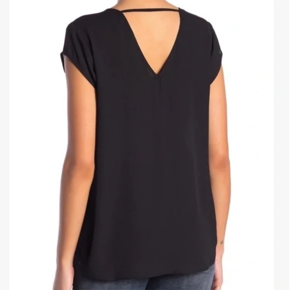 Halogen Black V-Neck Short Sleeve Top. Pre-Owned. - Picture 2 of 7